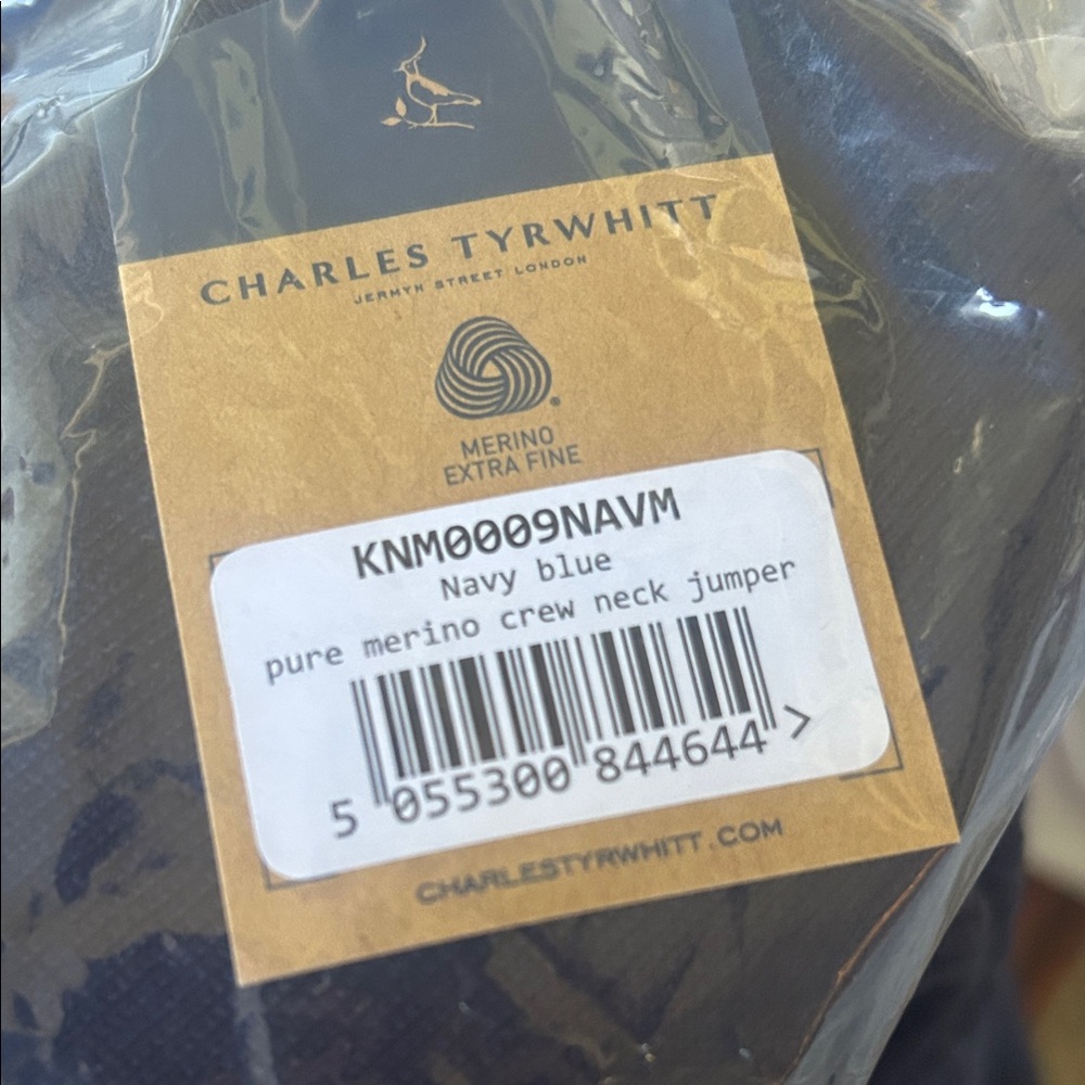 Charles Tyrwhitt Pure Merino Crew Neck - Picture 5 of 6